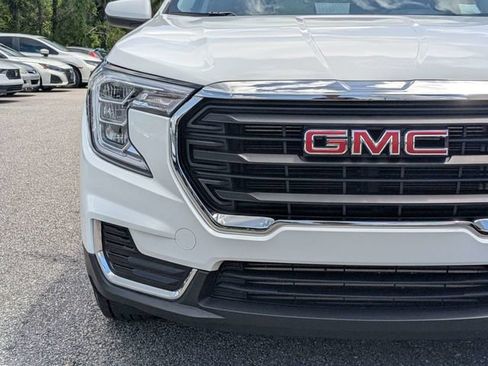 Used 2022 GMC Terrain SLE w/ Driver Convenience Package FWD image 8