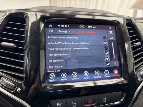 Used 2021 Jeep Cherokee Limited image 23