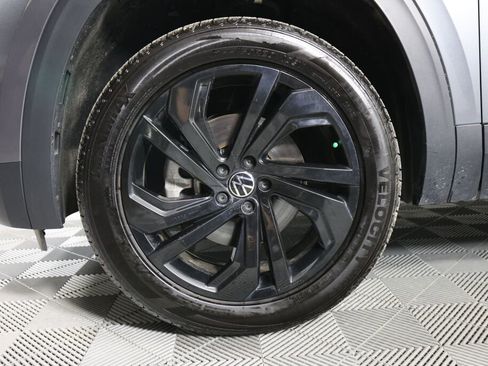 Used 2022 Volkswagen Atlas SE w/ Black Wheel Package image 9