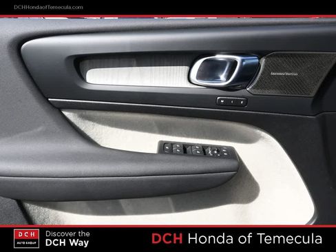 Used 2023 Volvo XC40 B5 Plus AWD/4WD image 16