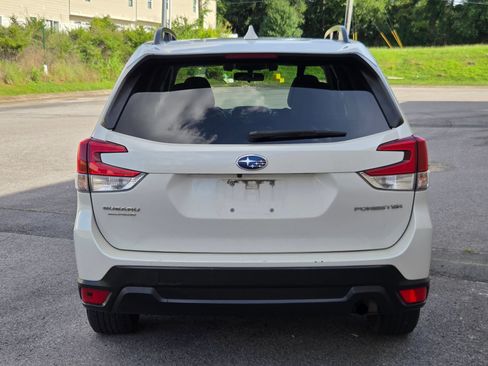 Used 2020 Subaru Forester Premium AWD/4WD image 6