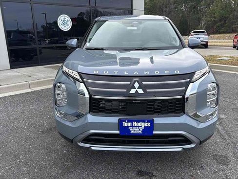New 2026 Mitsubishi Outlander SE image 2
