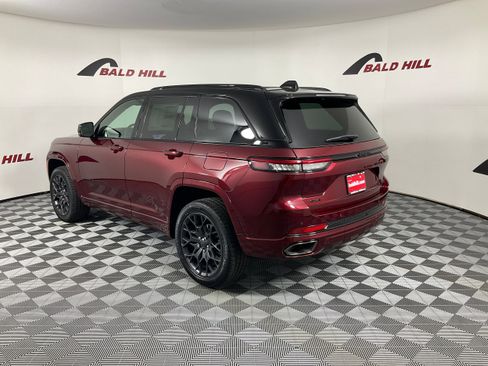 New 2025 Jeep Grand Cherokee Summit image 4