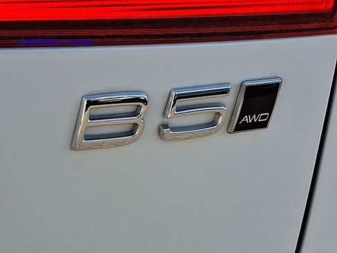 Certified 2023 Volvo XC60 B5 Plus w/ Climate Package image 33