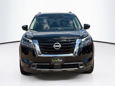 Used 2025 Nissan Pathfinder SV AWD/4WD image 2