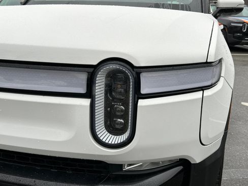 Used 2022 Rivian R1T Adventure AWD/4WD image 7