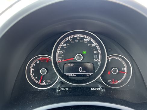 Used 2018 Volkswagen Beetle S image 21