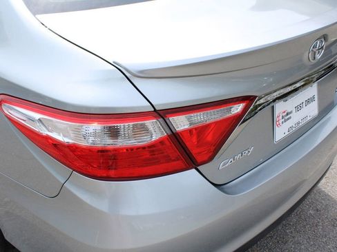 Used 2015 Toyota Camry SE image 9