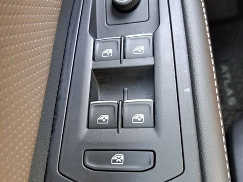 Used 2025 Volkswagen Atlas SEL image 17