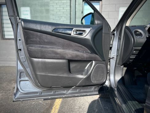 Used 2013 Nissan Pathfinder SV image 5