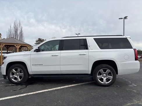 Used 2017 Chevrolet Suburban LT image 8