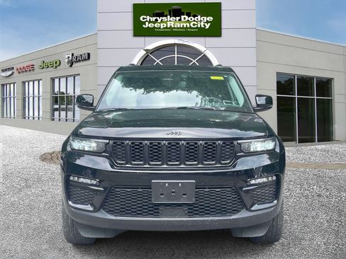 Used 2023 Jeep Grand Cherokee Limited w/ Black Appearance Package AWD/4WD image 2