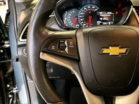 Used 2022 Chevrolet Trax LT w/ LT Convenience Package image 24