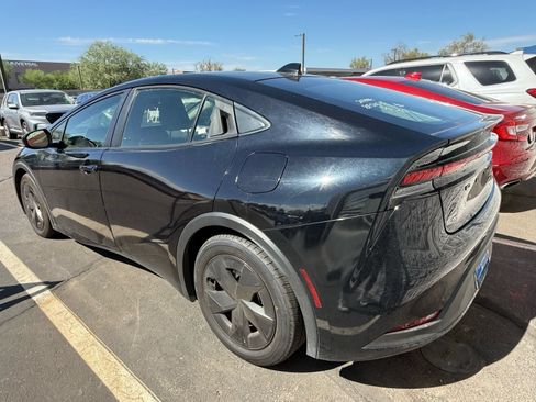 Used 2024 Toyota Prius LE FWD image 3