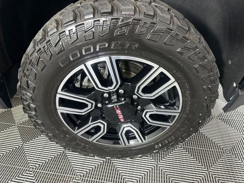 Used 2022 GMC Sierra 2500 AT4 AWD/4WD image 12
