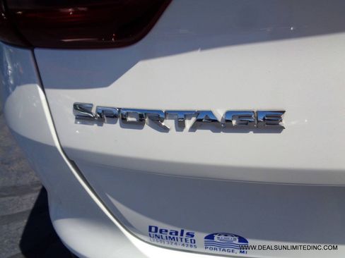 Used 2022 Kia Sportage LX AWD/4WD image 5