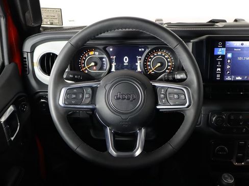 Used 2026 Jeep Wrangler Unlimited Sahara AWD/4WD image 33