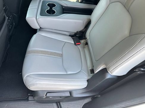 Used 2025 Honda Pilot Touring image 15
