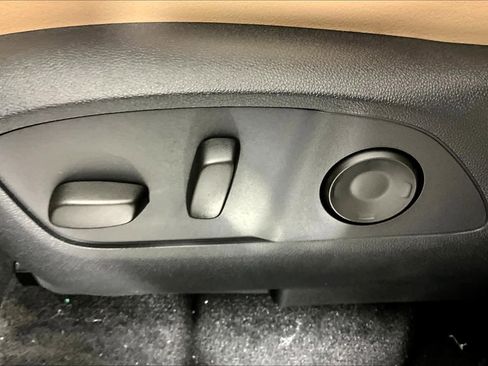 Used 2025 Buick Enclave Preferred image 14