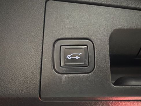 Used 2021 Cadillac XT4 Premium Luxury FWD image 39