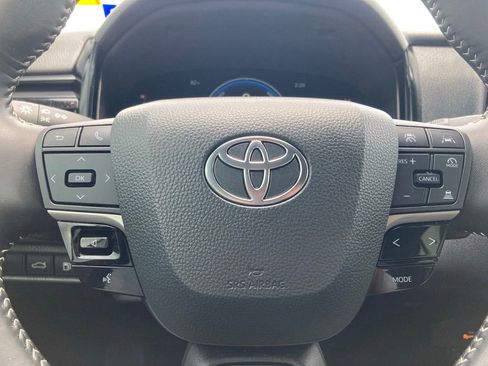 Used 2025 Toyota Camry SE w/ Convenience Package FWD image 19