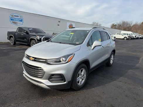 Used 2017 Chevrolet Trax LT w/ LT Convenience Package image 1