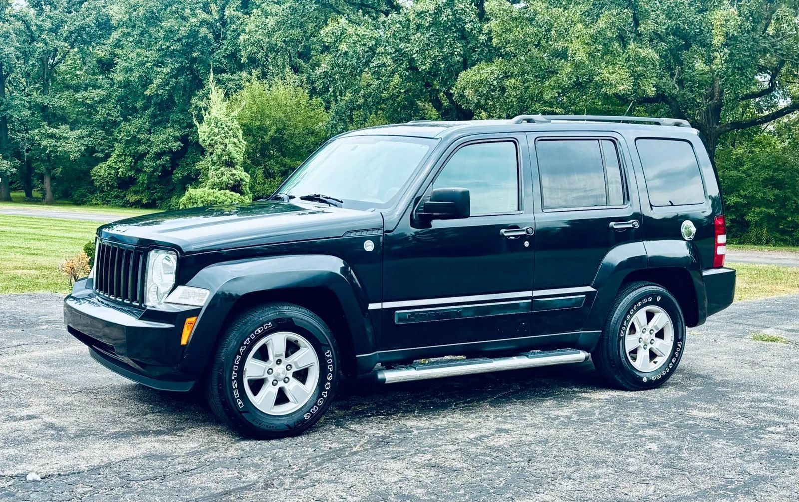 Used 2010 Jeep Liberty Sport w/ Popular Equipment Group AWD/4WD image 6
