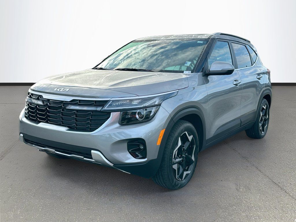 Used 2025 Kia Seltos EX w/ EX Sunroof Package FWD image 3