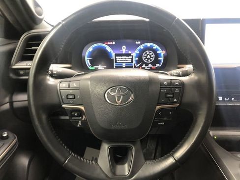 Used 2023 Toyota Crown Platinum image 16