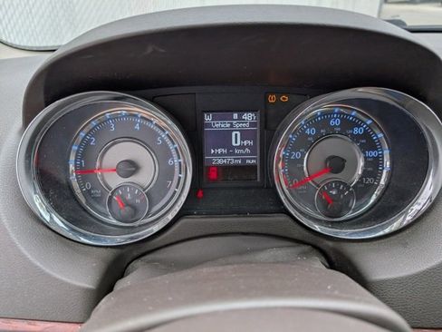 Used 2013 Chrysler Town & Country Limited w/ Luxury Group image 10