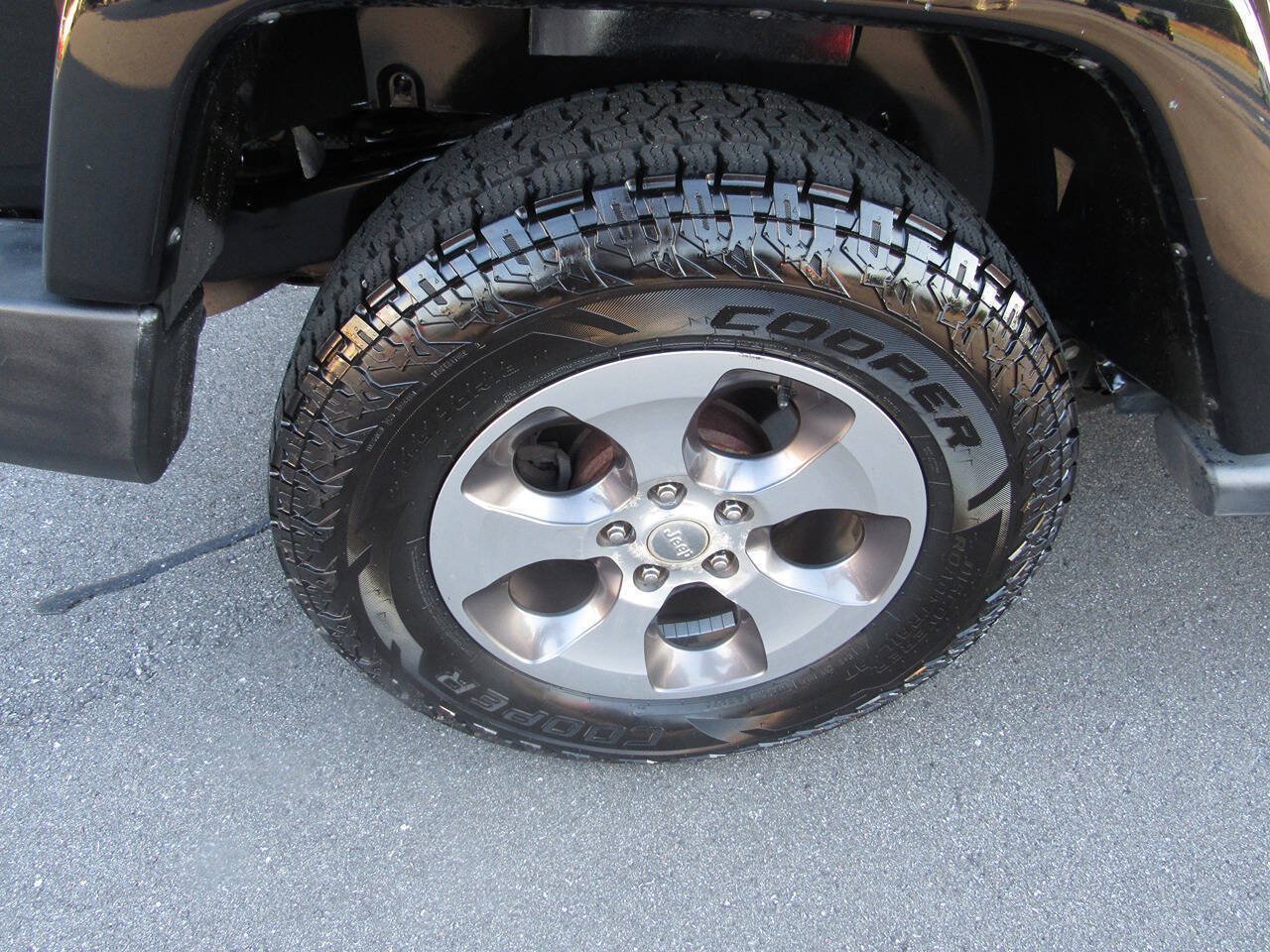 Used 2018 Jeep Wrangler Unlimited Sahara AWD/4WD image 14