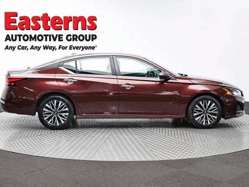 Used 2024 Nissan Altima 2.5 SV FWD image 4