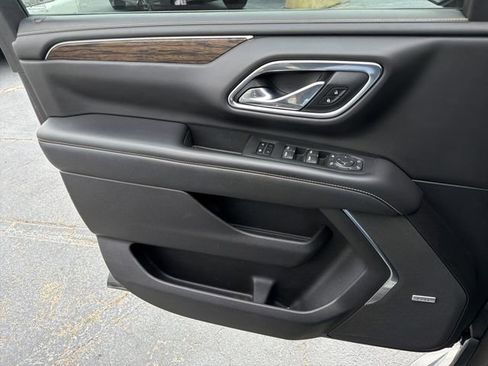 Used 2021 Chevrolet Suburban Premier RWD image 15