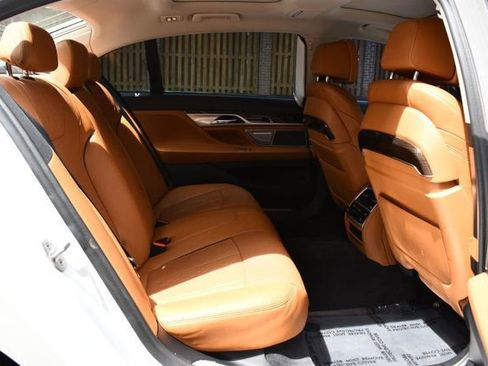 Used 2018 BMW 750i image 41