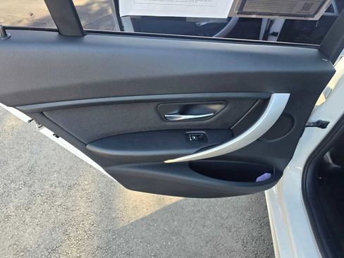 Used 2018 BMW 320i xDrive 320i xDrive image 19