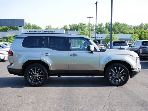 Used 2024 Lexus GX 550 w/ Cold Area Package AWD/4WD image 7