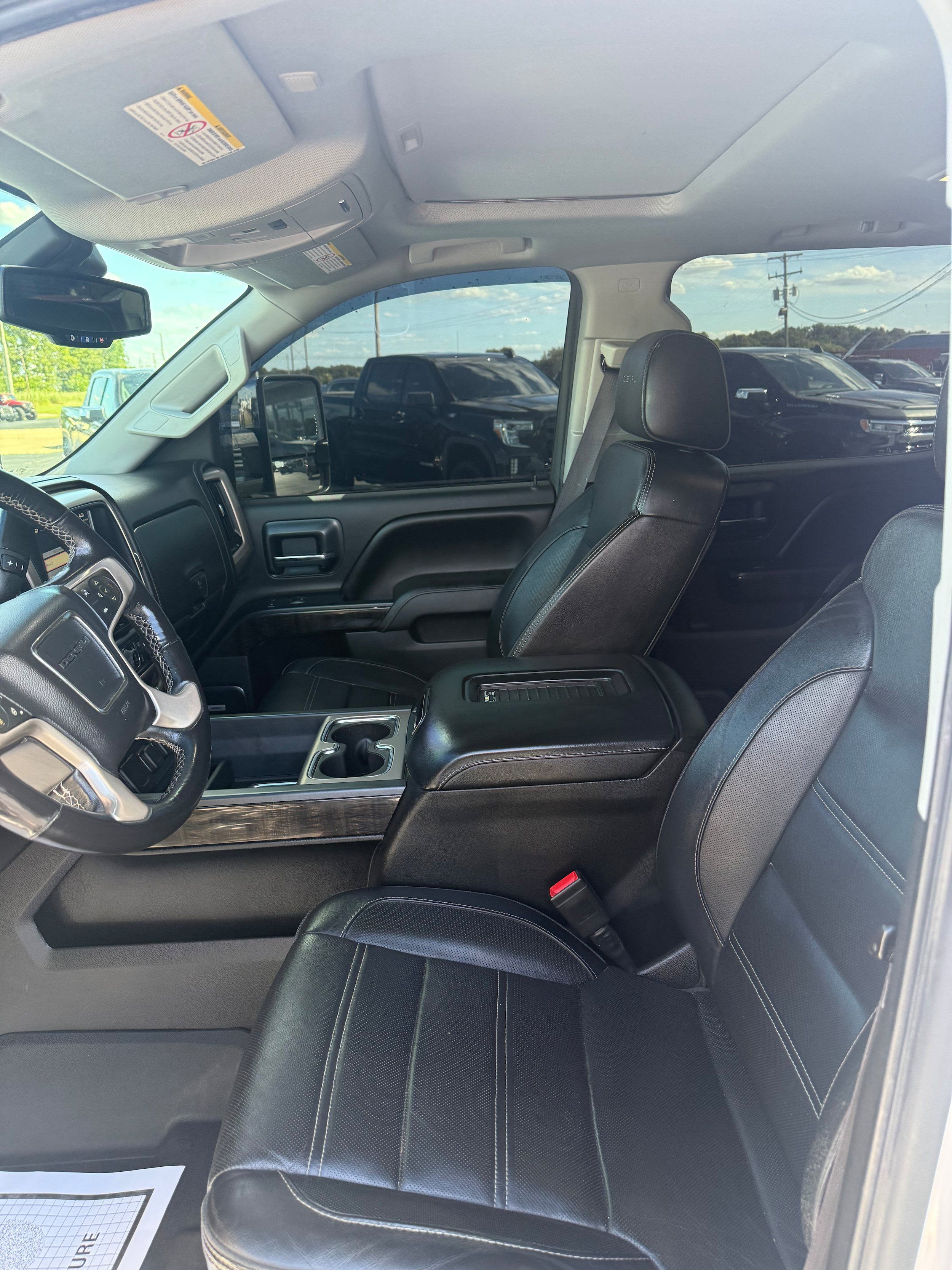 Used 2016 GMC Sierra 2500 Denali w/ Duramax Plus Package AWD/4WD image 11