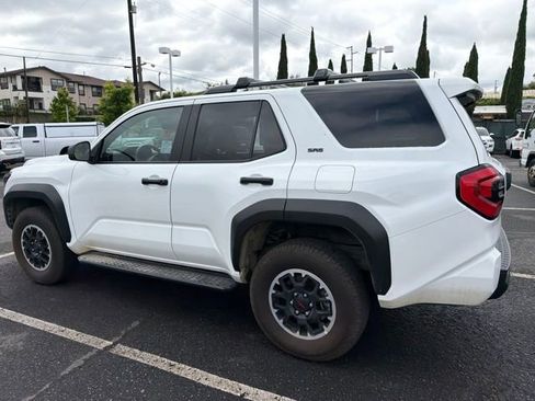 Used 2025 Toyota 4Runner SR5 AWD/4WD image 17