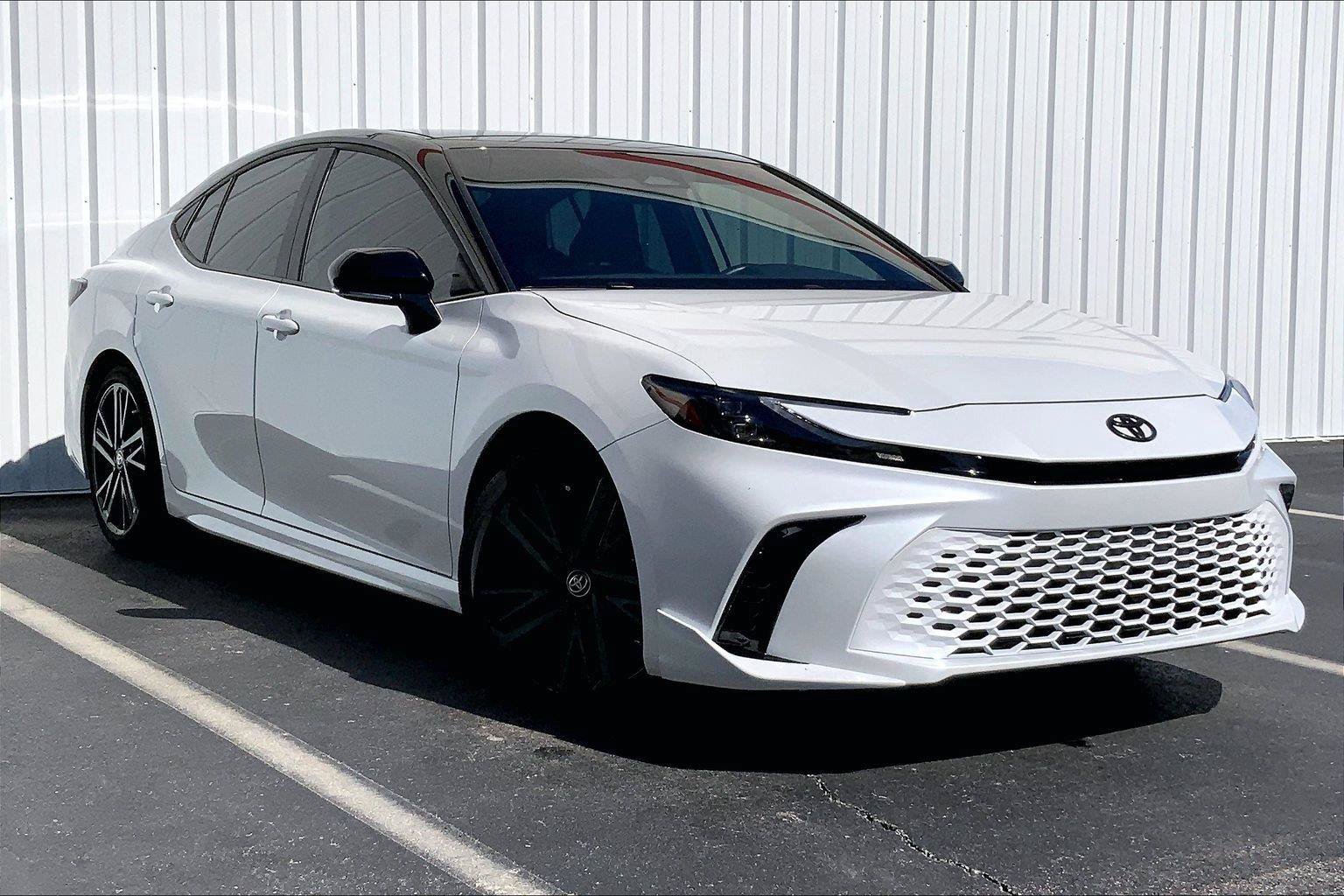 Used 2025 Toyota Camry XSE AWD/4WD image 2