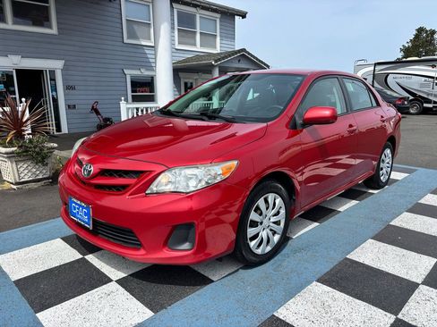 Used 2012 Toyota Corolla LE FWD image 2