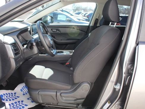 Used 2024 Nissan Rogue S image 27