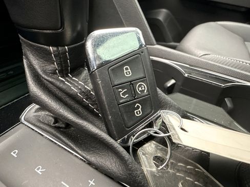 Used 2022 Volkswagen Atlas Cross Sport SE image 24