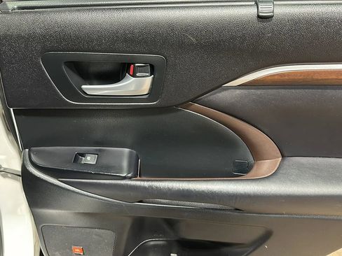 Used 2016 Toyota Highlander Limited Platinum AWD/4WD image 18