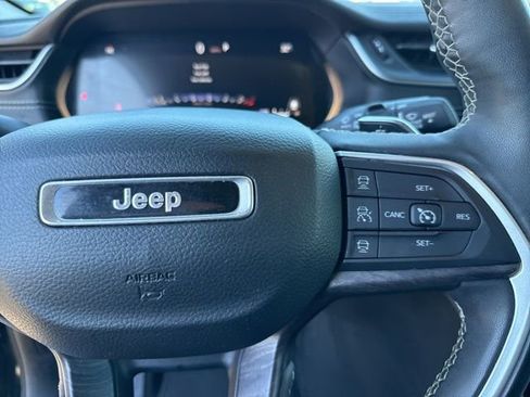 Used 2023 Jeep Grand Cherokee Limited w/ Black Appearance Package image 35