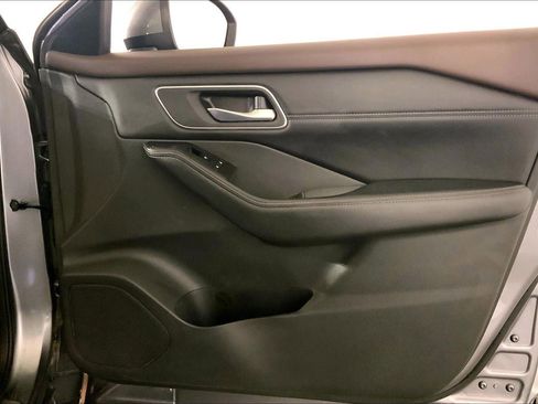 Used 2021 Nissan Rogue SV w/ Premium Package image 25