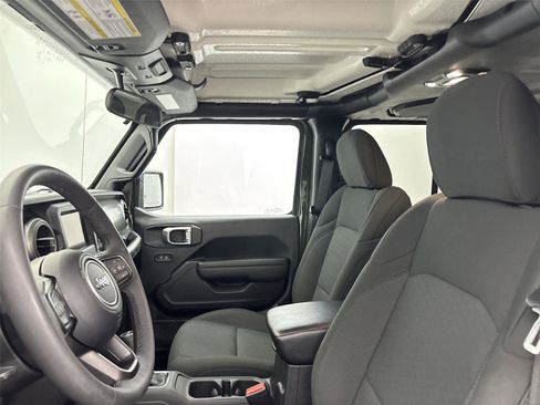 Used 2023 Jeep Wrangler Unlimited image 24