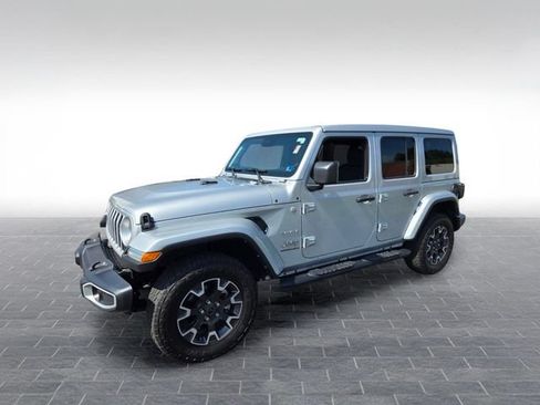 Used 2024 Jeep Wrangler Unlimited Sahara AWD/4WD image 3