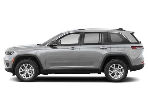 Used 2024 Jeep Grand Cherokee Altitude AWD/4WD image 3