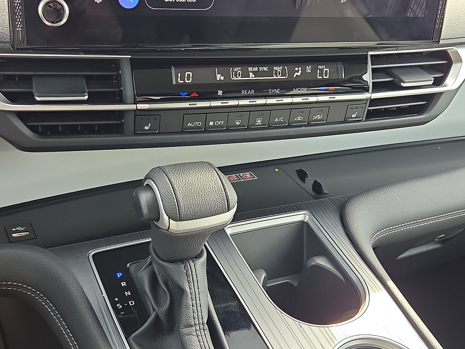 Used 2025 Toyota Sienna XLE FWD image 21