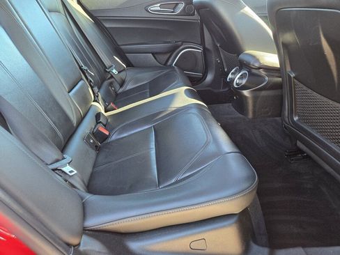 Used 2019 Alfa Romeo Giulia RWD image 12